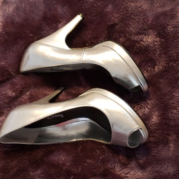 Shoes 7 M - Picture 2 of 4